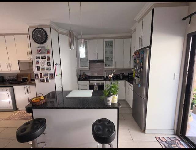 7 BEDROOM HOUSE FOR SALE IN BRACKENHURST